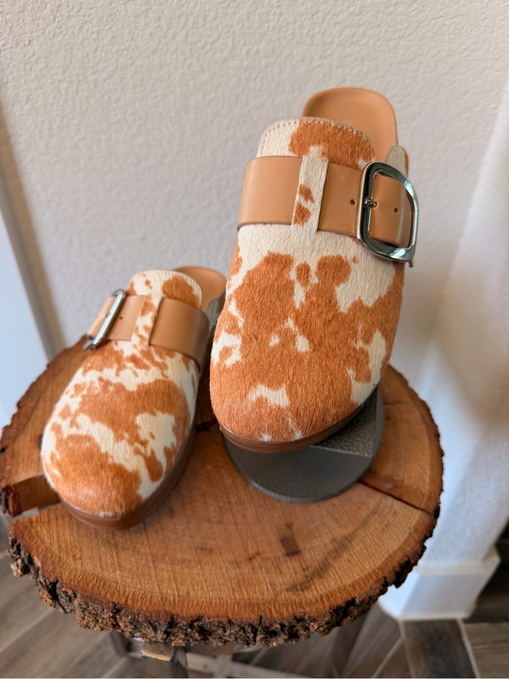 Donald J. Pliner Cowhide Mule Clogs in Tan and White with Buckle Accent - Picture 3 of 6
